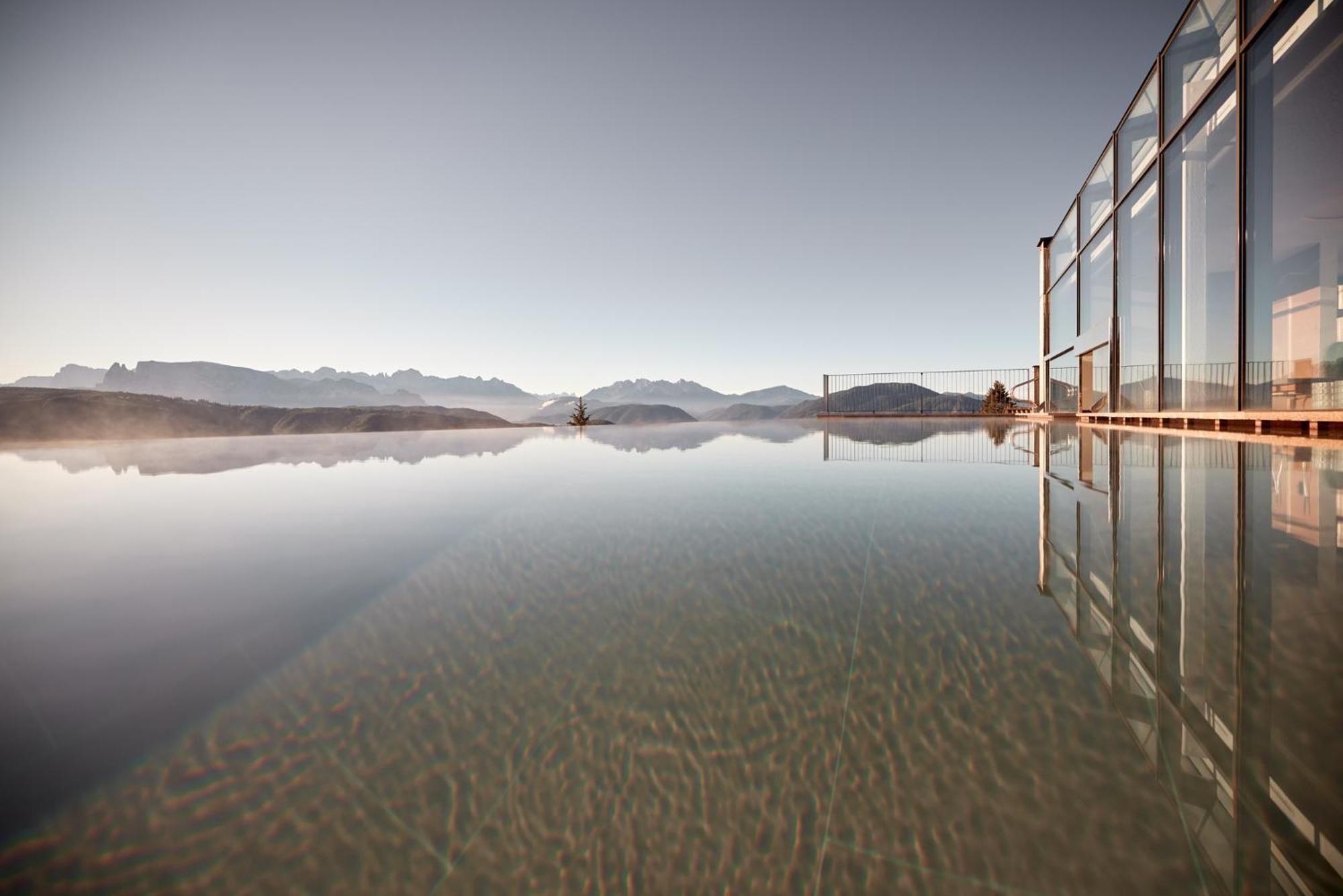 Отель Saltus Сан-Дженезио-Атезино Экстерьер фото